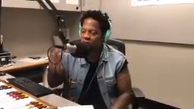 DL Hughley On Trump Wanting To Pardon Himself смотреть онлайн