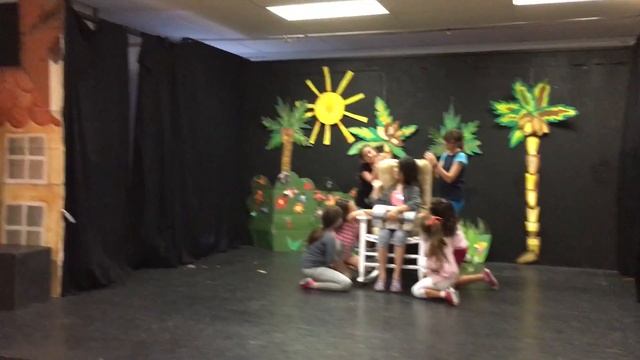 Репетиция танца Бабушки к спектаклю "Бабушка Удава" смотреть онлайн