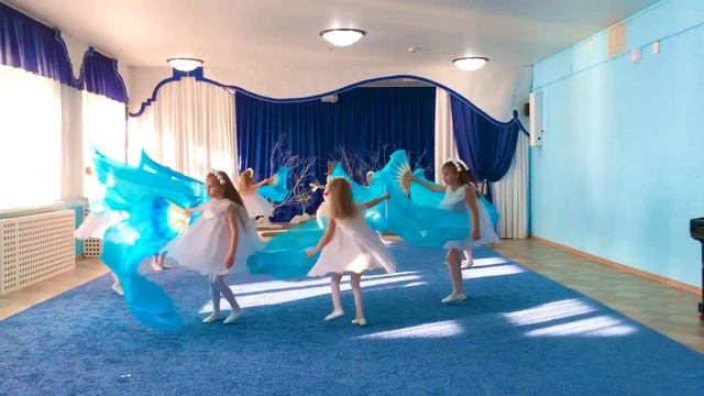 Детский танец с веерами-вейлами "Вьюга" смотреть онлайн