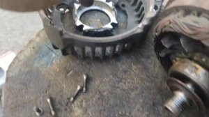 пищит генератор, замена подшипников генератора golf 4