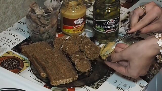 канапе с сельдью и маринованным огурцом смотреть онлайн