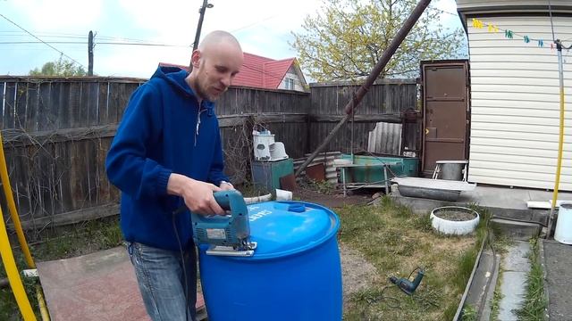 Как отрезать крышку от пластиковой бочки 200 литров. Легко! смотреть онлайн