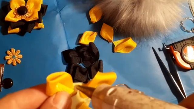 Маленькие заколки на 9 мая. #сижудома #канзаши #9мая смотреть онлайн