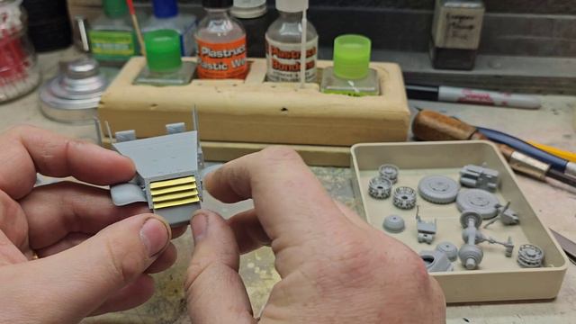 Dragon 1/35 M2 Half Track w/ Legend Stowage Set Build Part 1 смотреть онлайн