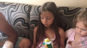 ПОЛИНА УПАЛА И СИЛЬНО РАЗБИЛА КОЛЕНКУ.
