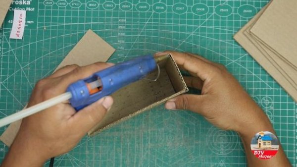 How to build a pyramid with Cardboard | School Projects