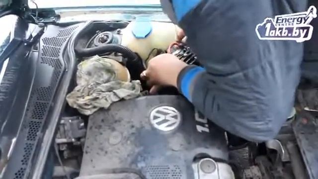 Замена аккумулятора на VW Polo 1998, 2 0 бензин смотреть онлайн
