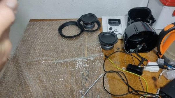 JBL BOOMBOX не включается