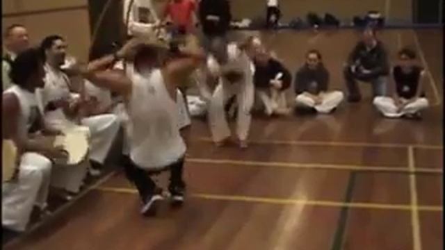 Capoeira : JOGO BONITO