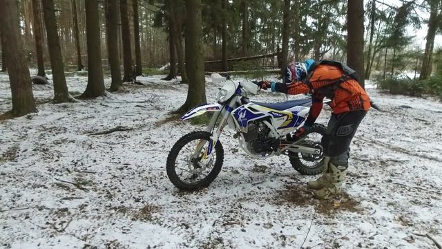 GR7 LIGHT ПЕРВЫЙ ВЗГЛЯД И СРАВНЕНИЕ РАЗГОНА С GR7 PRO [2STROKE vs 4STROKE] смотреть онлайн