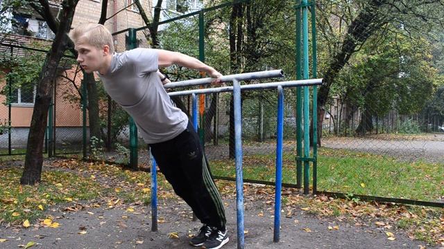 Как накачать бицепс? Лучшие упражнения для БИЦЕПСА на площадке смотреть онлайн