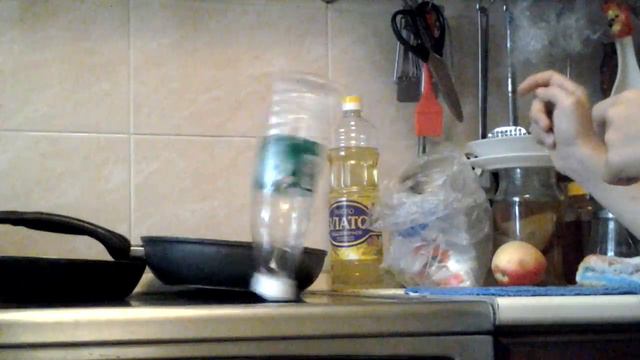 Бутылка на электро плите ломает законы физики смотреть онлайн