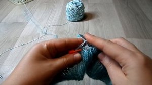 Интарсия спицами по кругу. Простой способ вязания. Центральная вертикальная полоса. Как вязать.