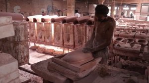 Удивительный процесс изготовления индийских сидений для унитаза.mp4