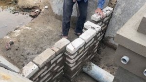 Мини электростанция на ручье с островом в виде корабля