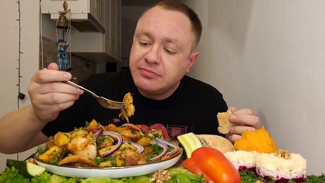 МУКБАНГ. ОБЖОР. ОДЖАХУРИ С КУРИЦЕЙ, ГРУЗИНСКАЯ КУХНЯ, САЛАТ СВЕКОЛЬНЫЙ С СЫРОМ. АСМР. MUKBANG. смотреть онлайн