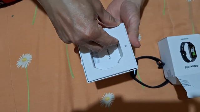 Samsung Galaxy Fit3 Unboxing смотреть онлайн