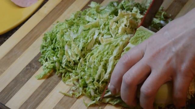 Вкусный быстрый салат с пекинской капустой и кукурузой смотреть онлайн