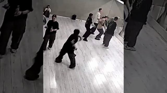 нам дали 2 минуты отдыха, тем временем мы, когда заиграл афро трек:😂🤪 #камеранаблюдения смотреть онлайн