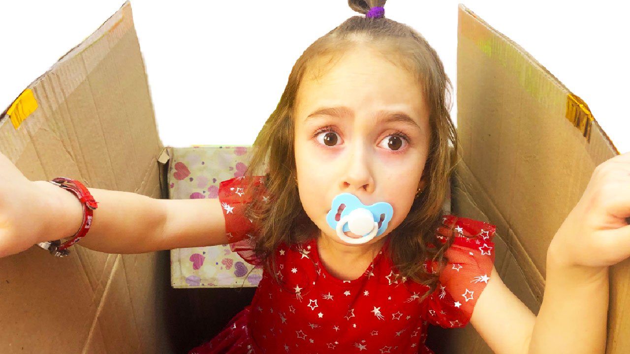 Аринка шутит и учится с маленькой