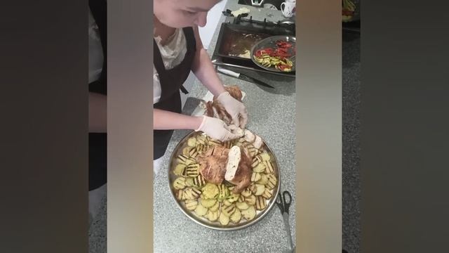 Сервировка на компанию смотреть онлайн