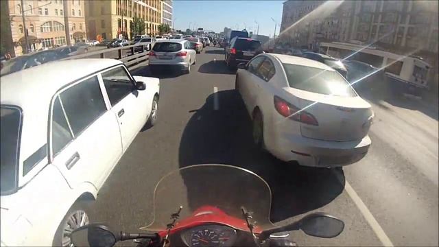 еду за мотоциклом между рядами смотреть онлайн