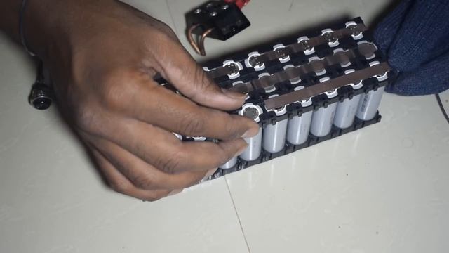 Building 12V Lithium Ion Battery Pack - DIY - Spot Welding - 3S10P 18650 cells смотреть онлайн