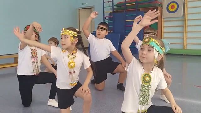 Якутский танец Узоры. Знайки смотреть онлайн