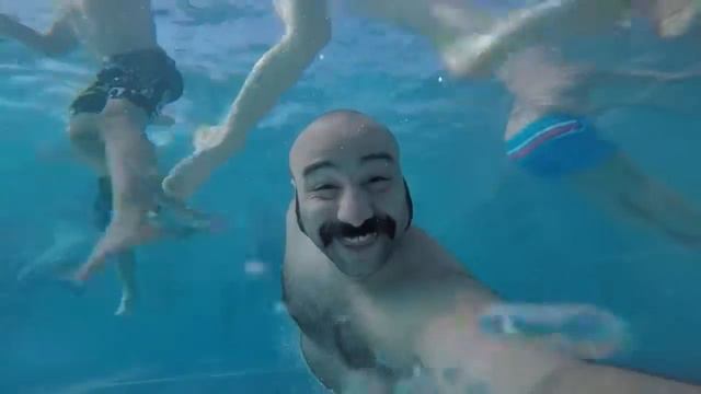 прикол в бассейне смотреть онлайн