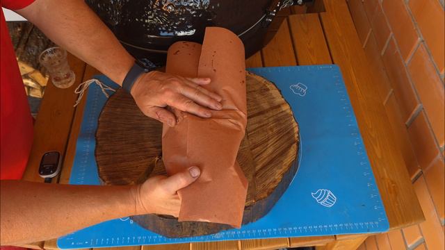 Готовим баранину на гриле в бумаге мясника