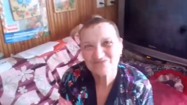 Зять красит тёщу! Новая прическа мамы! смотреть онлайн