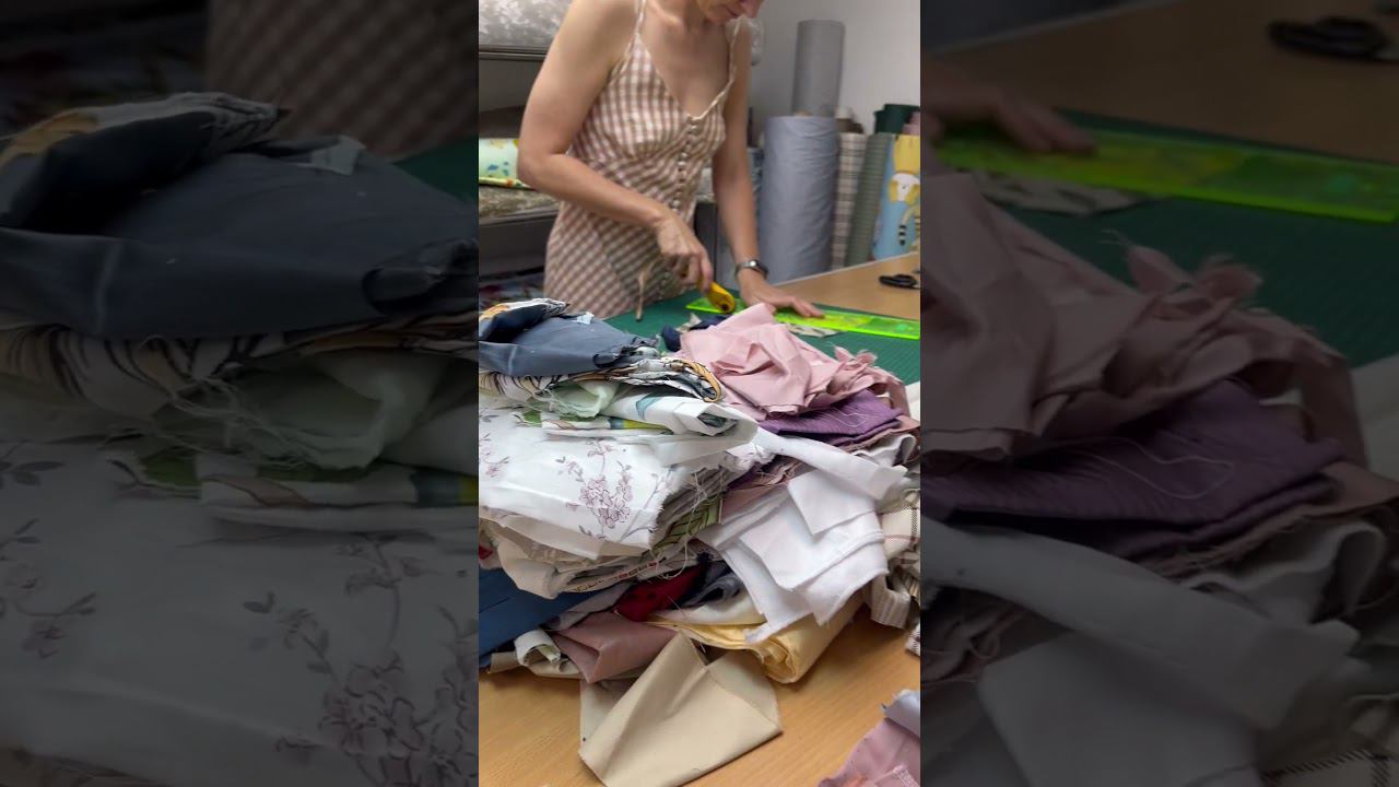 В каждую посылочку мы кладем образцы с тканями. Чтобы вы могли все потрогать и принять решение смотреть онлайн