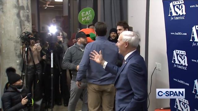 Asa Hutchinson Prankster смотреть онлайн