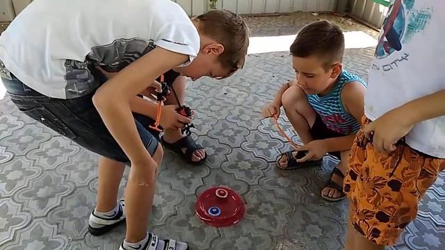 Сражение Бей Блейд Берст против Горячего Металла