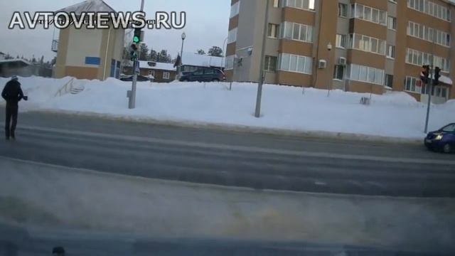 "Женщины за рулем 5" или "Она читает 2" смотреть онлайн