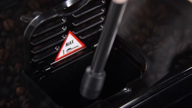 How to clean the pre-ground coffee funnel on your De'Longhi Magnifica S ECAM 23.260 смотреть онлайн