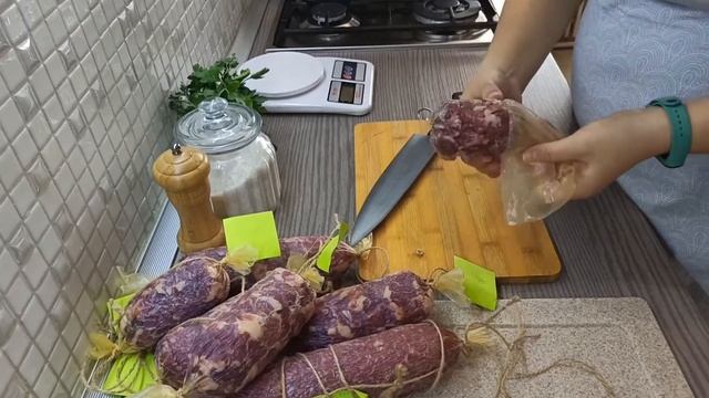 Сыровяленая колбаса в домашних условиях. Сыровял в холодильнике, получилось с первого раза! смотреть онлайн