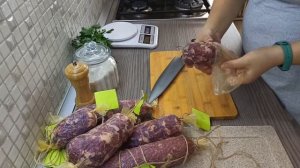 Сыровяленая колбаса в домашних условиях. Сыровял в холодильнике, получилось с первого раза!