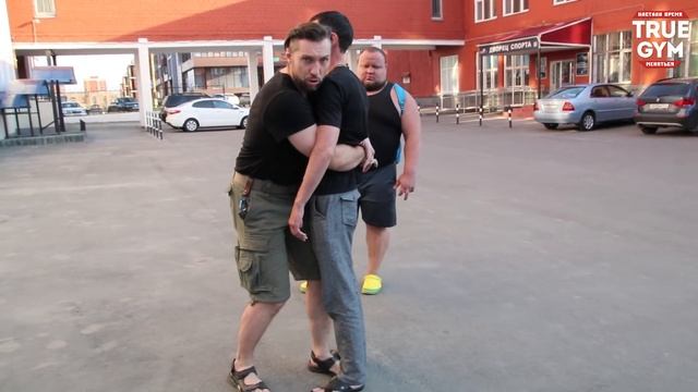 Амбал против гопника / Как победить в драке, если ты больше и сильнее смотреть онлайн