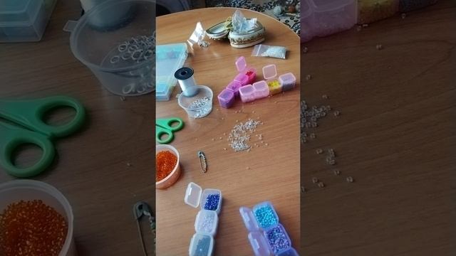 чокер из бисера со смайликом) смотреть онлайн