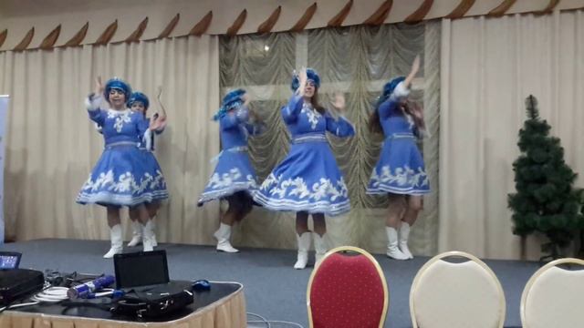 Голубой огонек Нины Коряк.Новогодние снегурочки!!!!!! смотреть онлайн