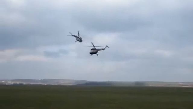 Демонстрационный полет по групповому пилотированию. Вертолеты МИ 2 смотреть онлайн