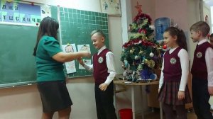 Оригинальное приветствие учителя с учениками.