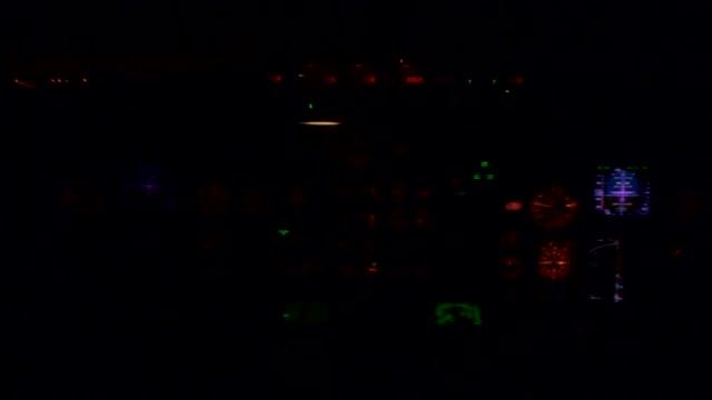 Boeing 737-500 approach and landing in Belgrade Nikola Tesla Airport, Serbia - cockpit view смотреть онлайн