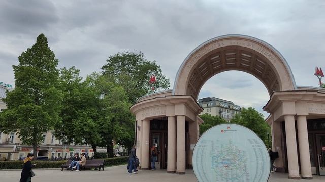 Кропоткинская! Площадь Пречистенские Ворота и вид на Храм Христа Спасителя, Пречистенку #moscow смотреть онлайн