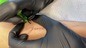 КАК БИТЬ ТОНКИЕ НАДПИСИ?! Весь процесс тату.