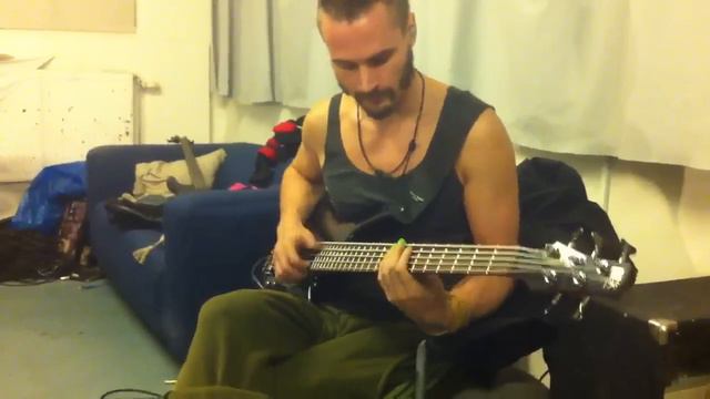 My new ibanez SR705! смотреть онлайн