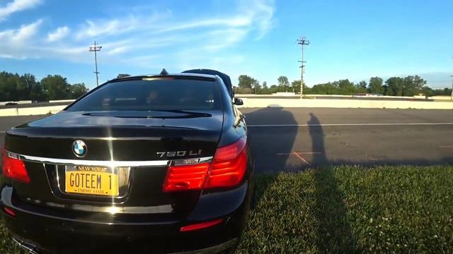 BMW 760LI TWIN TURBO V12 ON SAVINI GOLD 22s