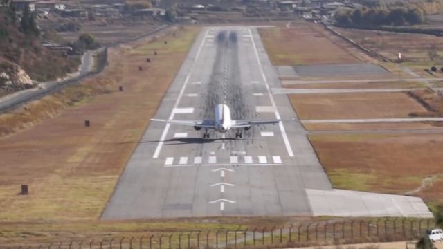 10 САМЫХ ОПАСНЫХ И ЭКСТРЕМАЛЬНЫХ АЭРОПОРТОВ МИРА 2019 ГОДА смотреть онлайн