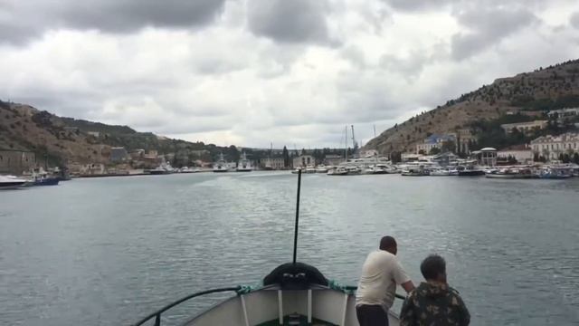 Заход в Балаклаву. Путешествия "Ярика" (катер Ярославец, проект РМ-376, 1988г. постройки). смотреть онлайн